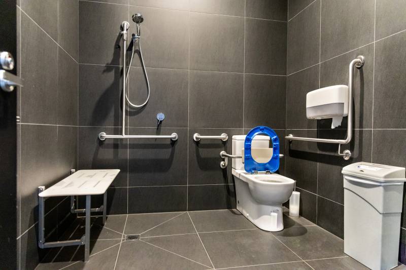 Rénovation de salle de bain sur-mesure adaptée aux personnes âgées et aux personnes à mobilité réduite sur Montivilliers 76