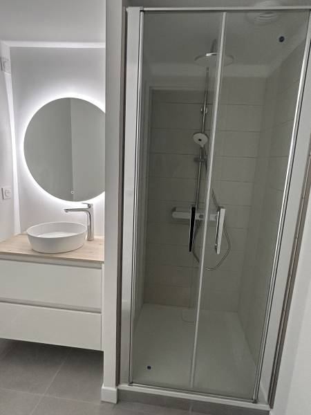 Petite salle de bain? DESIGN POSE optimise votre espace sur Le Havre