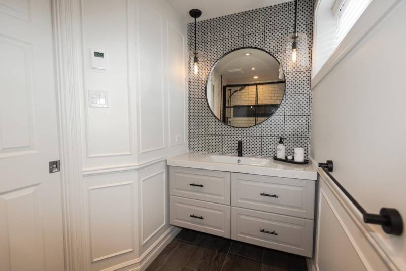 Rénovation de salle de bain esprit atelier pour une maison d'hôte à Octeville-sur-Mer